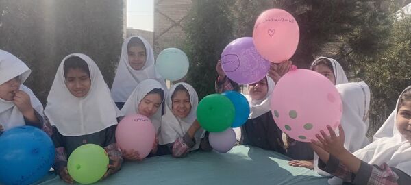 برگزاری ایستگاه نقاش شو و ایستگاه آرزوها در دبستان شهید عامل هوشمند زارچ