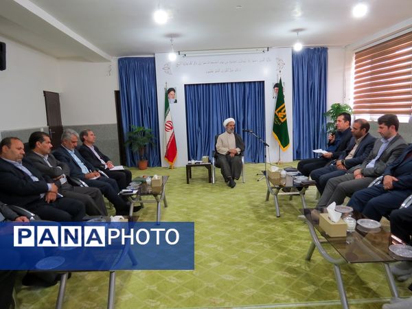 دیدار مدیرکل آموزش و پرورش و جمعی از همکاران با نماینده‌ ولی فقیه در استان خراسان شمالی