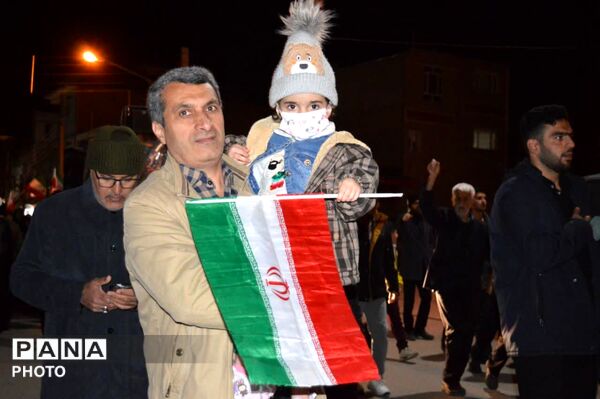 حضور حماسی فرزندان حاج قاسم در زیر باران؛ تجدید میثاق با آرمان‌ها