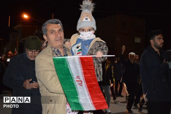حضور حماسی فرزندان حاج قاسم در زیر باران؛ تجدید میثاق با آرمان‌ها