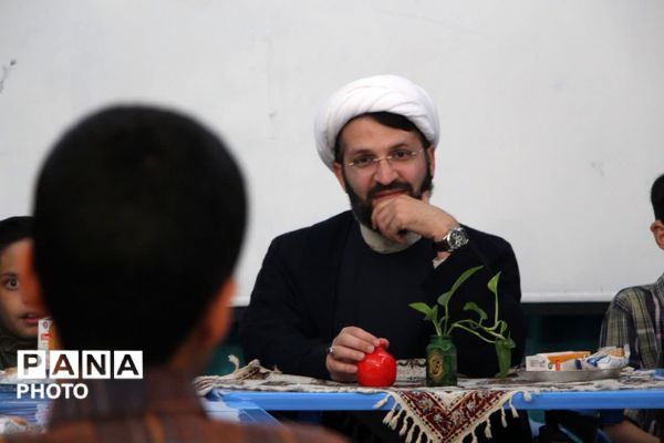 برگزاری جلسه سفیران کتاب یزد با نویسنده کتاب «فرمانده سری»