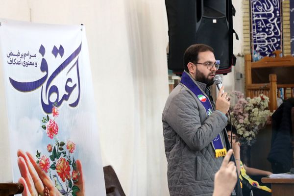 بازدید قائم مقام سازمان دانش‌آموزی از معتکفین در مشهد مقدس
