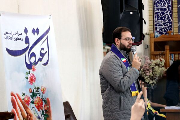 بازدید قائم مقام سازمان دانش‌آموزی از معتکفین در مشهد مقدس