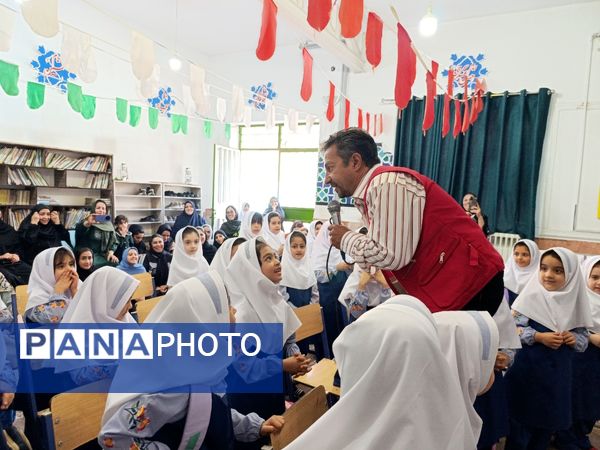 رنگین‌کمان شادی و علم در جشن شکوفه‌های کلاس اولی یزدانی