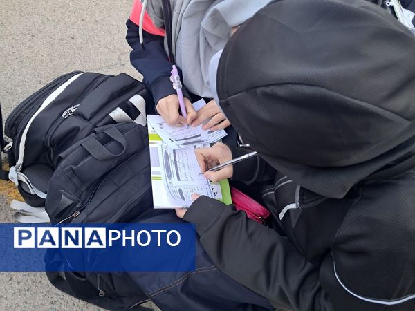 شور و نشاط دانش‌آموزان مدرسه حضرت معصومه (س) ناحیه 4 کرج در انتخابات شورای دانش‌آموزی