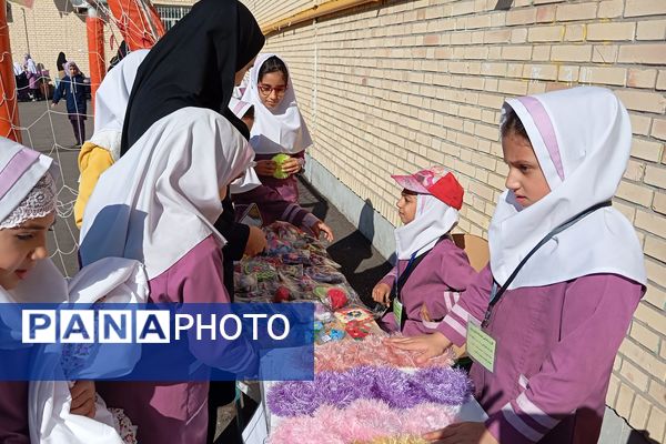 بازارچه دانش‌آموزی در دبستان شاهد شهید محمدرضا کشاورز 