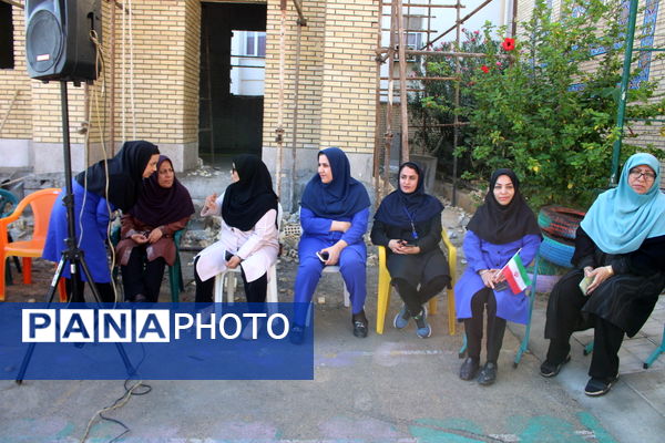 جشن روز دانش‌آموز در دبستان امید انقلاب بوشهر