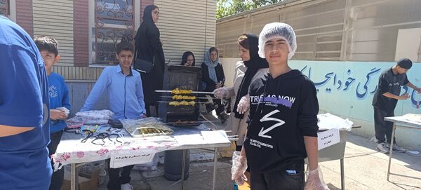 برپایی بازارچه در مدرسه ولیعصر آشخانه 