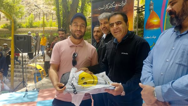 پیاده‌روی خانوادگی بروجنی‌ها