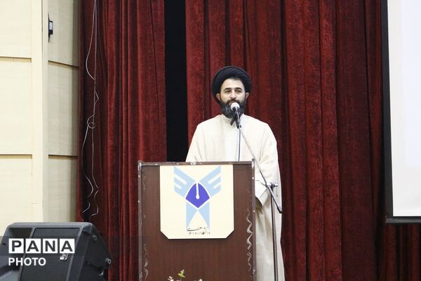 تجلیل از مدیران و کارمندان نمونه فیروزکوه؛ تقدیر از پیشگامان خدمت در هفته دولت