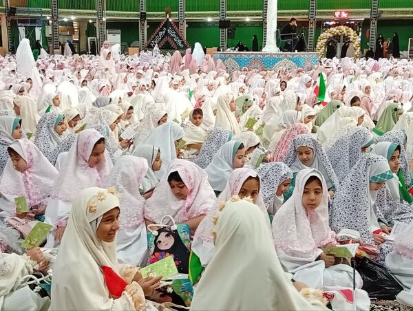 آیین زیبای جشن تکلیف دختران یزدی در حسینیه محمود آباد