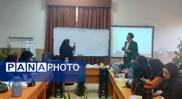 اولین کارگاه دانش‌افزایی آموزشی پژوهشی داوران بیست و هفتمین برنامه ملی معلم پژوهنده