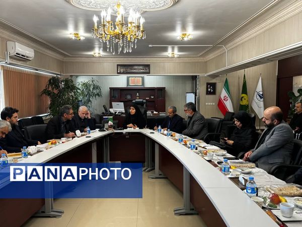 بازدید وزیر راه و شهرسازی از روند خدمات‌رسانی زائران در ایام پایانی دهه صفر