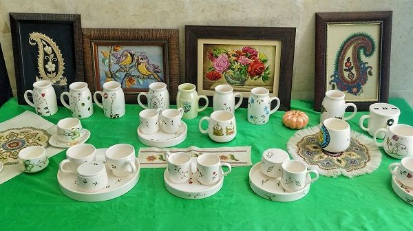 برپایی نمایشگاه آثار هنری دانش‌آموزان هنرستان حضرت خدیجه اشتهارد