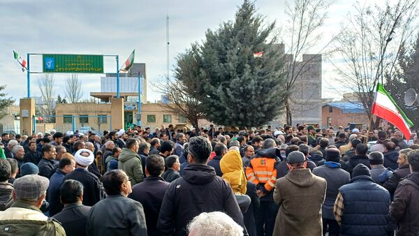هم صدایی مردم رزن برای سرکوب اغتشاشات 