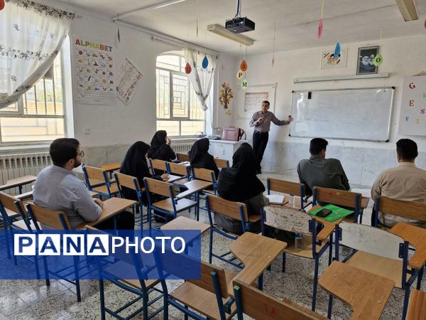 کارگاه آموزشی بررسی کتاب‌های درسی ویژه دبیران مدارس عشایری 