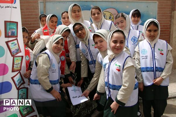  افتتاحیه اتاق بهداشت در مدرسه آیت‌الله خامنه‌ای قرچک به مناسبت هفته سلامت