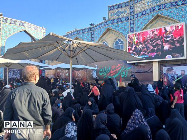 بدرقه باشکوه و میلیونی رهبر شهید در قلب مشهد مقدس