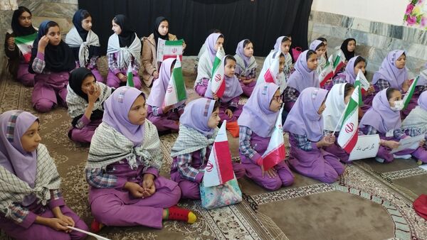 گرامیداشت روز بصیرت و میثاق امت با ولایت در مدرسه مرحوم جعفری روستای بزنجرد