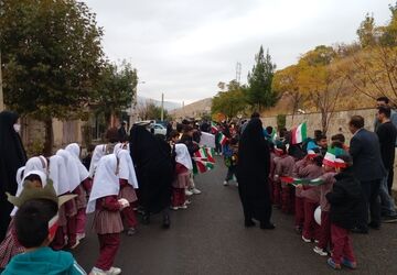 راهپیمایی دانش‌آموزان بخش سراب میمه در روز دانش‌آموز