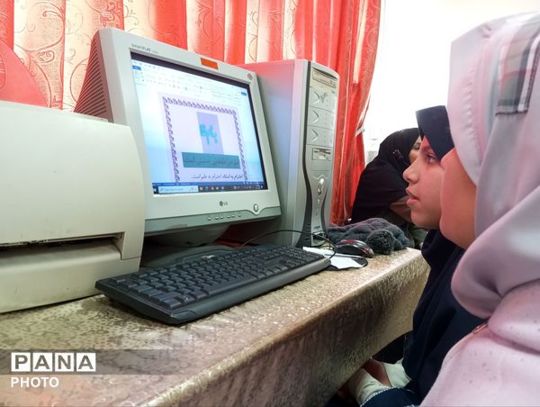 کلاس کامپیوتر ویژه دانش آموزان مدرسه ناهید نخودی 
