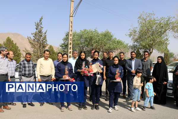 استقبال از بازیکنان تیم منتخب فوتسال استان گلباف