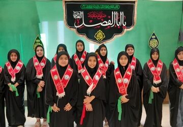 اجرای سرود امام مقدس بمناسبت شهادت امام رضا علیه‌السلام توسط گروه سرود دختران صاحب الزمان عجل الله عضو سازمان دانش آموزی