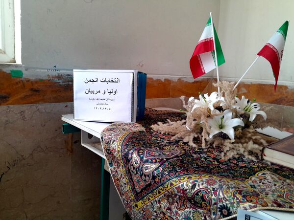 برگزاری جلسه آیین‌نامه انجمن اولیا و مربیان در دبیرستان خدیجه کبری منطقه زاغه