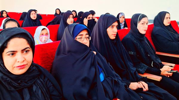 تجلیل از دانش‌آموزان نخبه مسابقات قرآن، عترت و نماز و تربیت‌بدنی