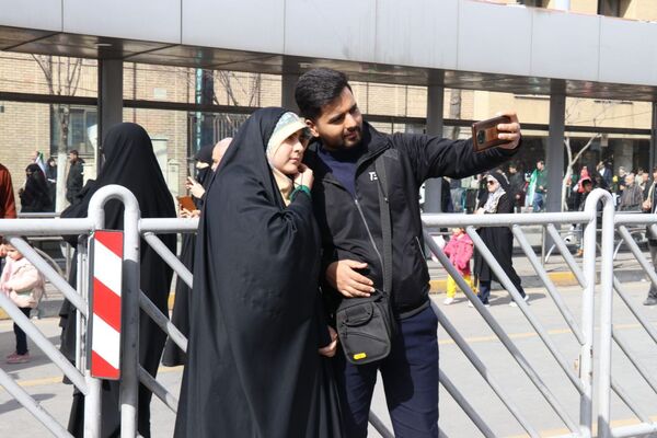 طنین شعارهای انقلابی در سالروز پیروزی انقلاب اسلامی ایران