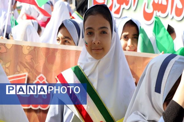 حضور پرشور دانش‌آموزان پاکدشتی در راهپیمایی روز ۱۳ آبان