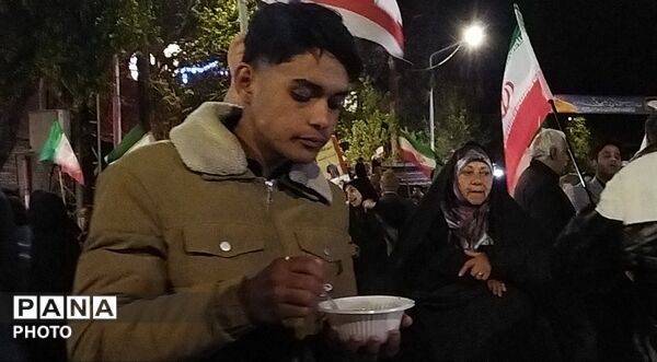 گذری بر فعالیت موکب گروه جهادی ریحانه النبی  در مراسم چهلم رهبر شهید و شهدای میناب 