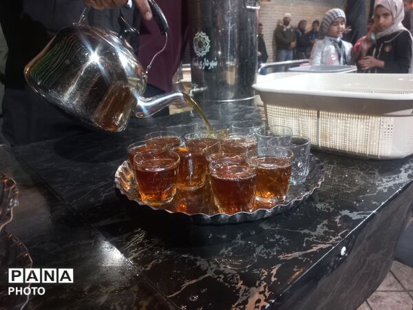 موکب های چایخانه برپا شده در حسینیه امام  خمینی(ره) 