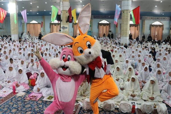 جشن تکلیف2000 نفری دانش‌آموزان زابل