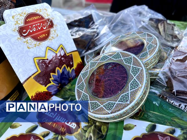 بازارچه دهه فجر در شهرک ینگی امام ساوجبلاغ 