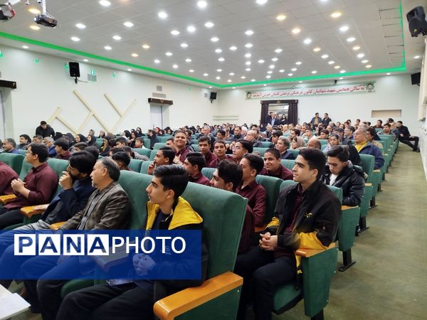 تقدیر از برترین های مدرسه نمونه آیت‌الله خامنه‌ای 