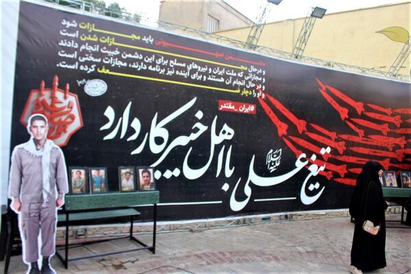 حماسه حضور نوجوانان کفن‌پوش قمی در راهپیمایی «عهد خون»