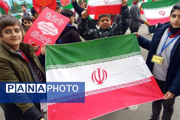 جشن پیروزی انقلاب اسلامی در مدارس رباط‌کریم
