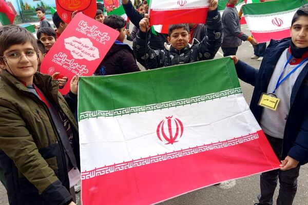 جشن پیروزی انقلاب اسلامی در مدارس رباط‌کریم