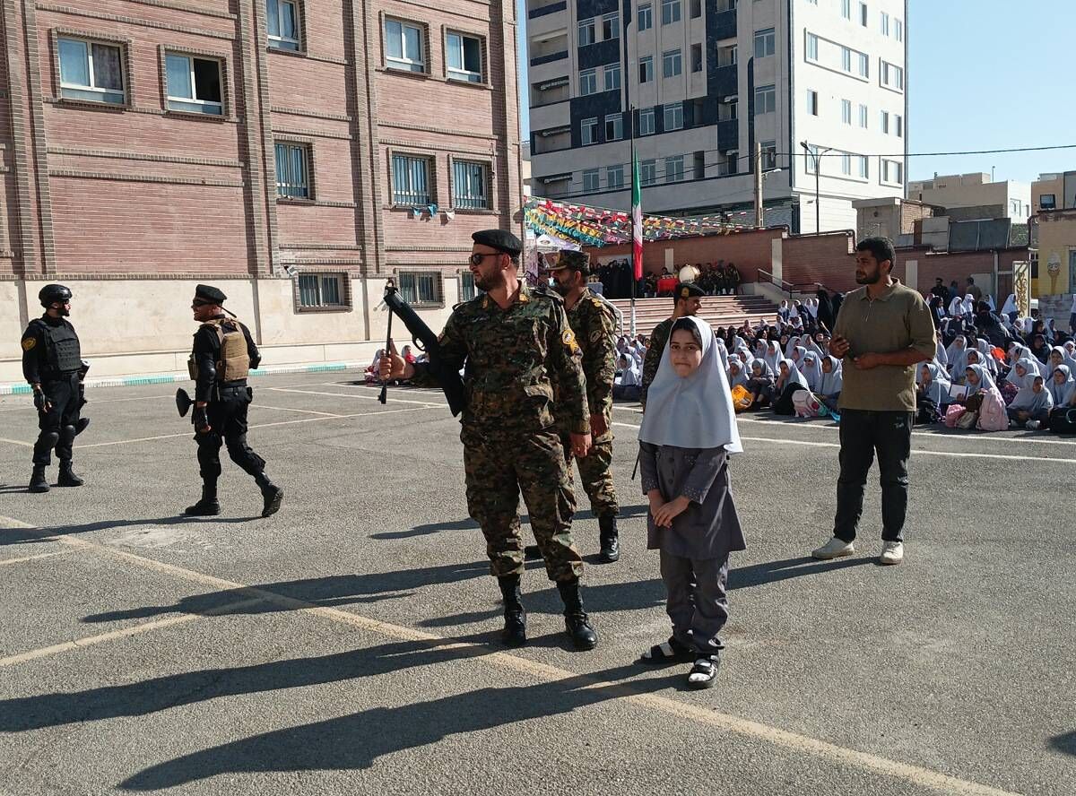 گرامیداشت روز نیروی انتظامی در مدرسه کاوه آهنگر
