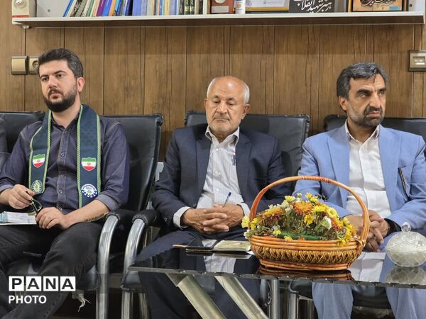 نشست خبری خبرنگاران پانا با مدیر و معاونان آموزش و پرورش بهاباد