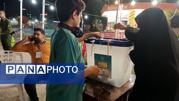 حضور اقشار مختلف مردم لارستان پای صندوق‌های رای