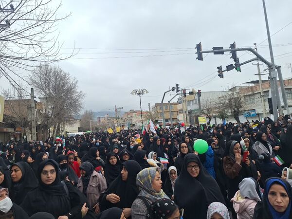 نبض انقلاب در خیابان‌ها تپید