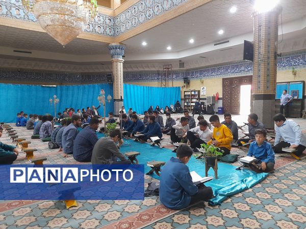 محفل انس با قرآن و تجلیل از نفرات برتر  مسابقات قرآنی در مسجد جامع خامس آل عبا در شهرستان ملارد