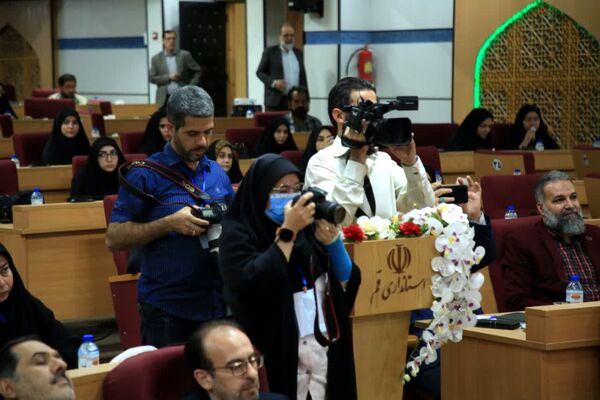 نشست صمیمی مدیران رسانه با استاندار قم