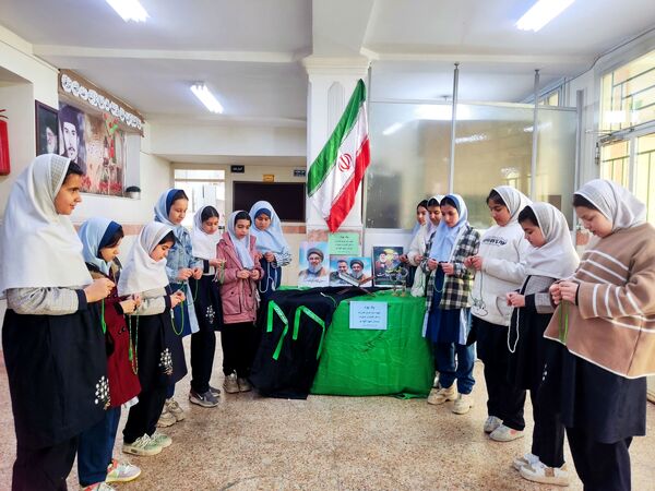 برپایی ایستگاه صلواتی در مدرسه شهید آقچه لو به مناسبت تشییع پیکر سید حسن نصرالله