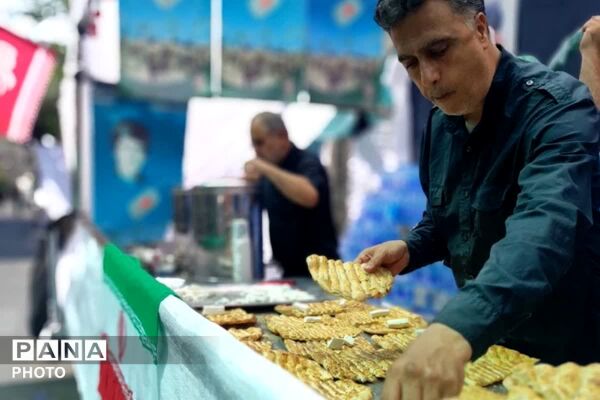 همدلی و وحدت مردم پشت صحنه حضور میلیونی در تشییع رهبر شهید 