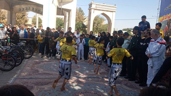 همایش پیاده روی خانوادگی در نیشابور