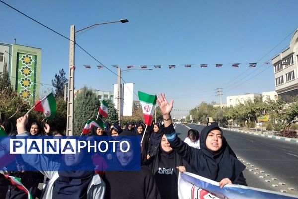 طنین غیرت و بیداری نسل نو در برابر استکبار