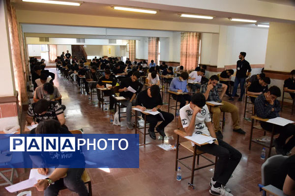 رقابت داوطلبان کنکور رشته تجربی در دانشگاه قم